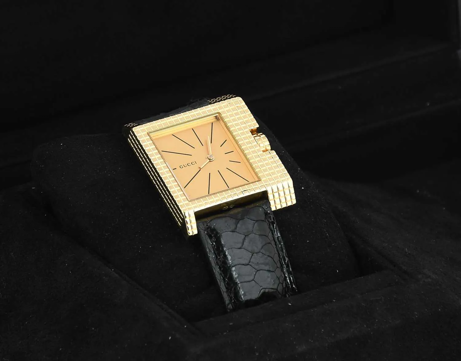 Gucci 7100M 31mm 18ct Gold Champagne 1