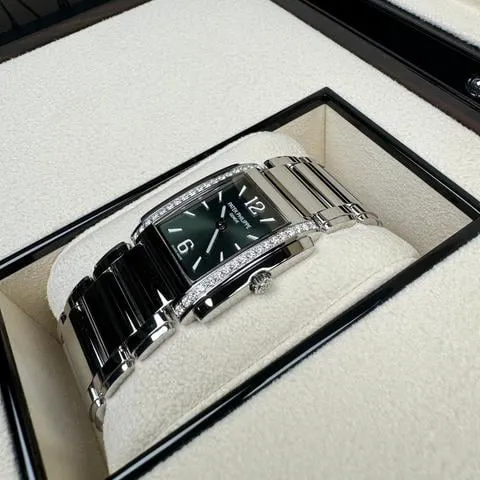 Patek Philippe Twenty~4 4910/1200A-011 25.1mm Stainless steel Green 2