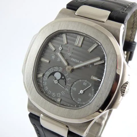 Patek Philippe Nautilus 5712G-001 41mm White gold Gray