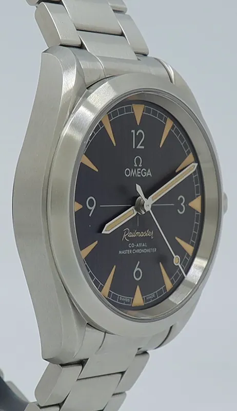 Omega Railmaster 220.10.40.20.01.001 40mm Stainless steel Black 2