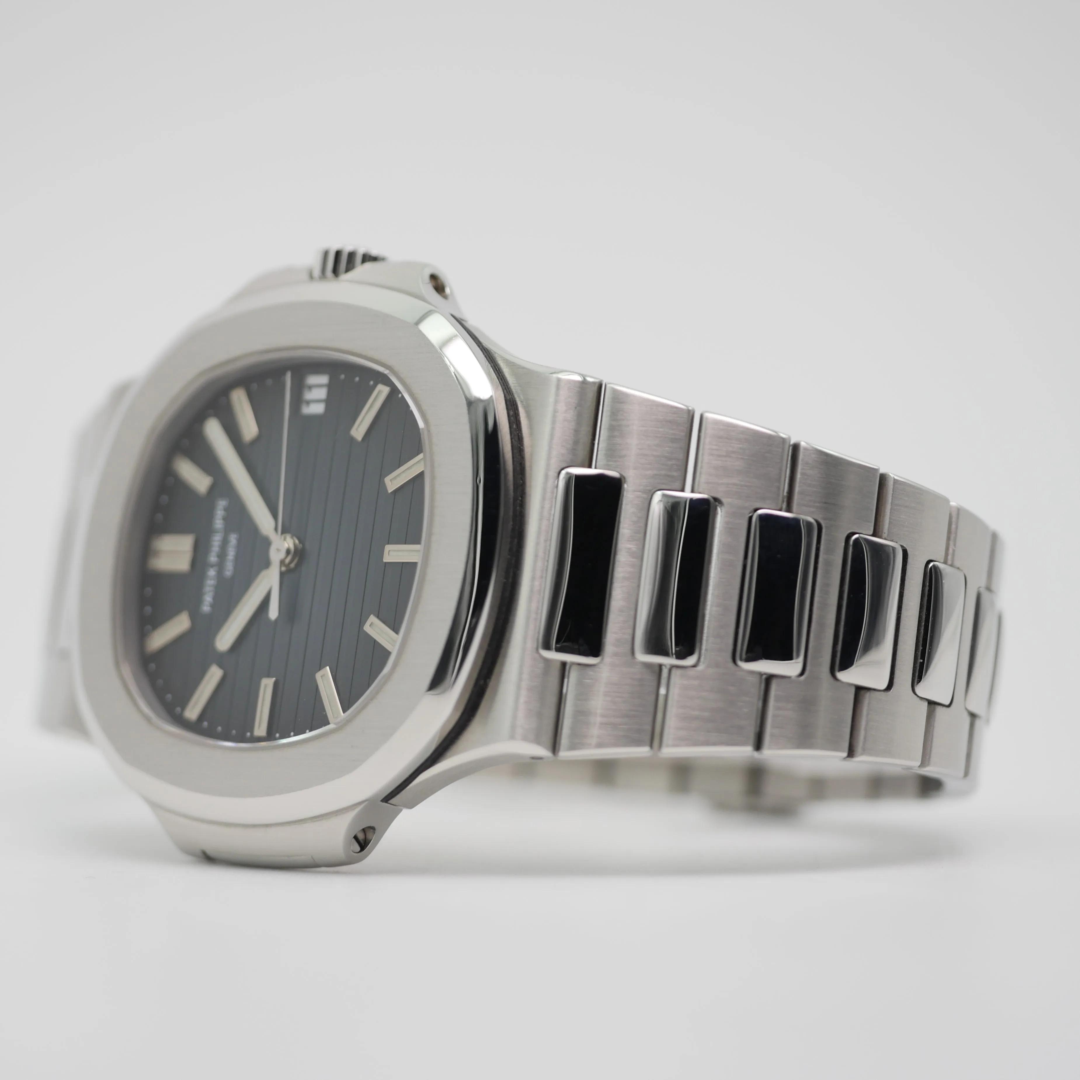 Patek Philippe Nautilus 5711/1A-001 Stainless steel Blue 1