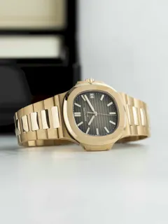 Patek Philippe Nautilus 5711/1R-001 Rose gold Brown