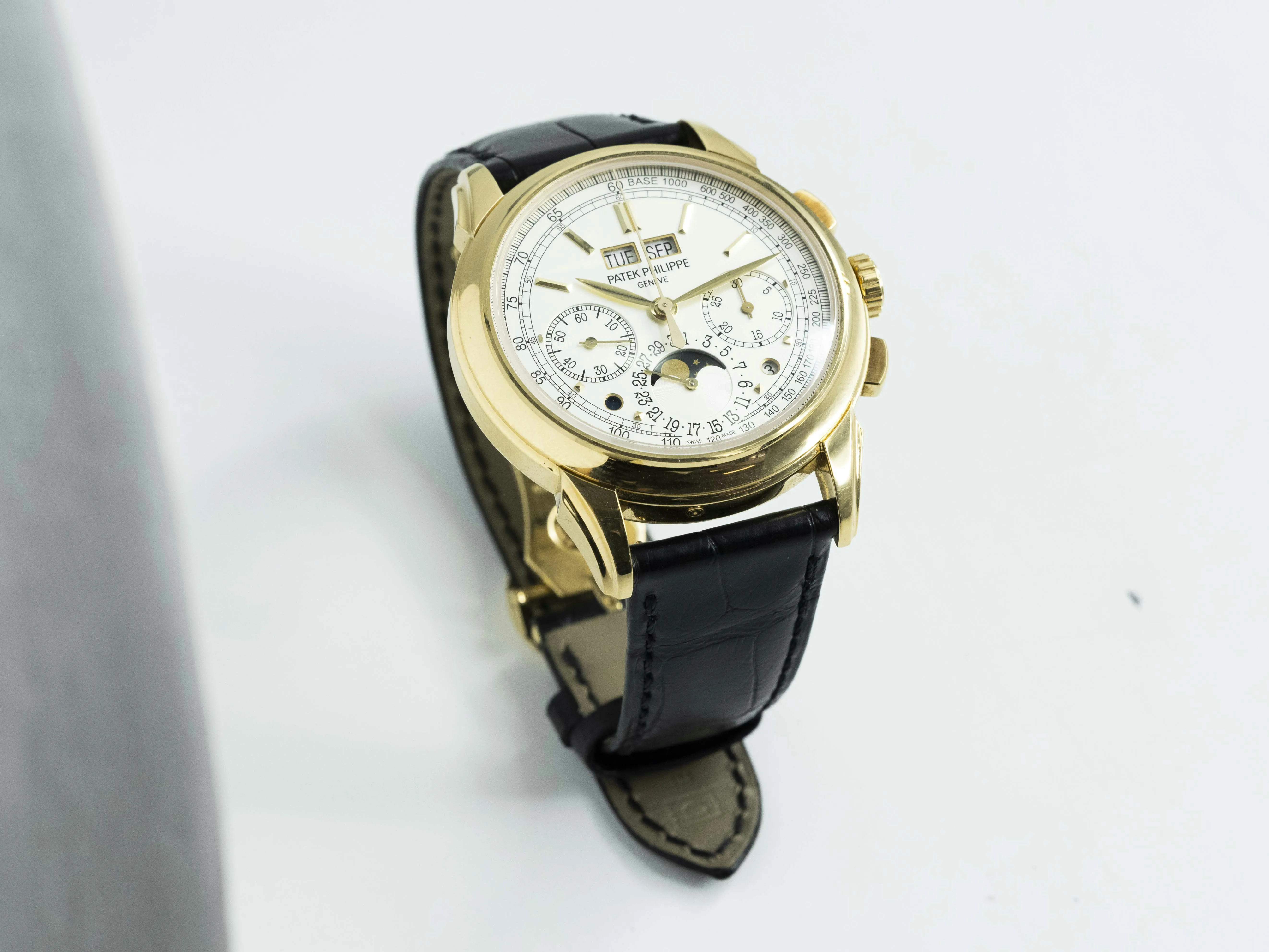 Patek Philippe Perpetual Calendar Chronograph 5270J 41mm Yellow gold Silver 2