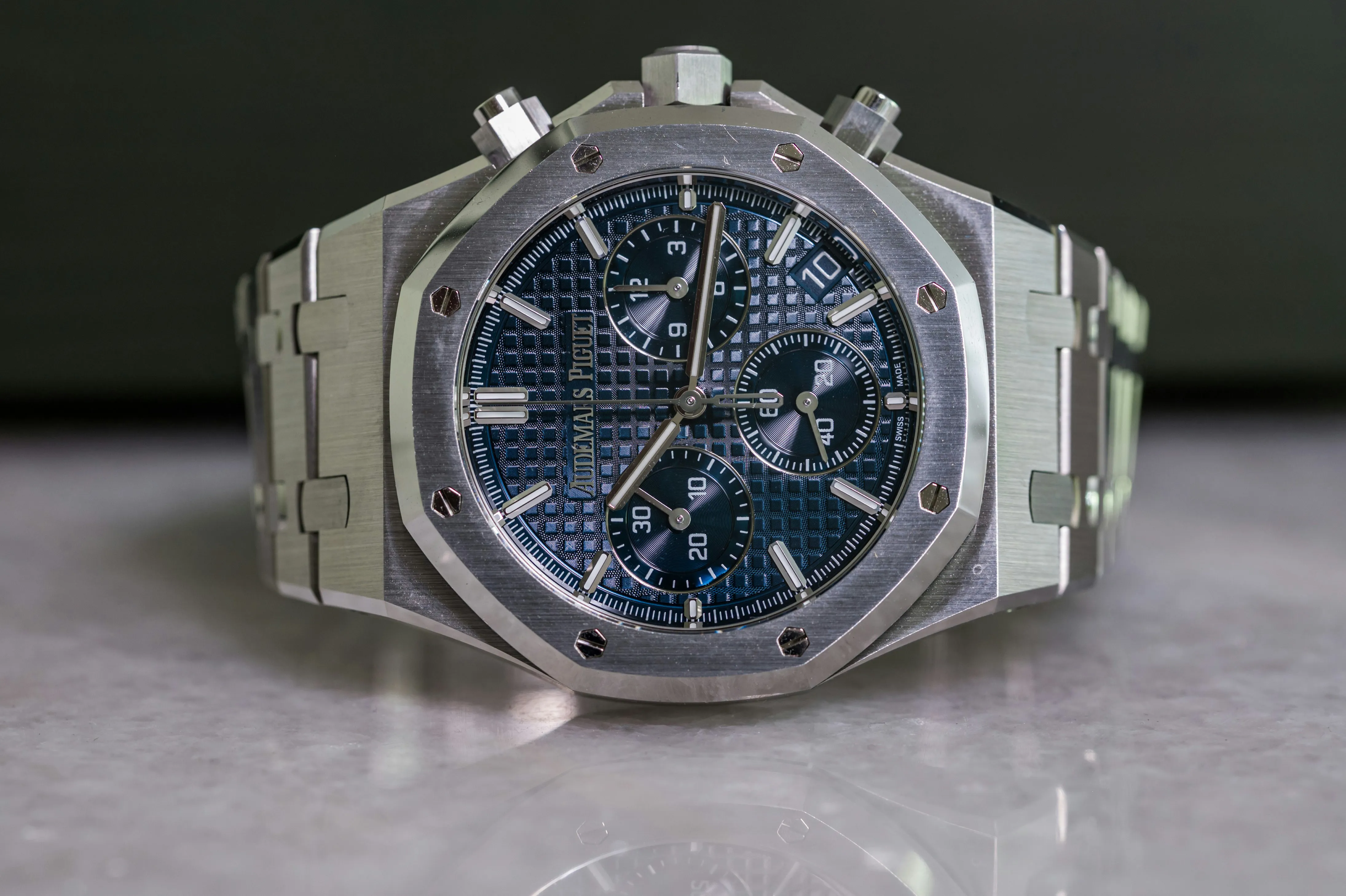 Audemars Piguet Royal Oak 26240ST.OO.1320ST.05 41mm Stainless steel Blue 2