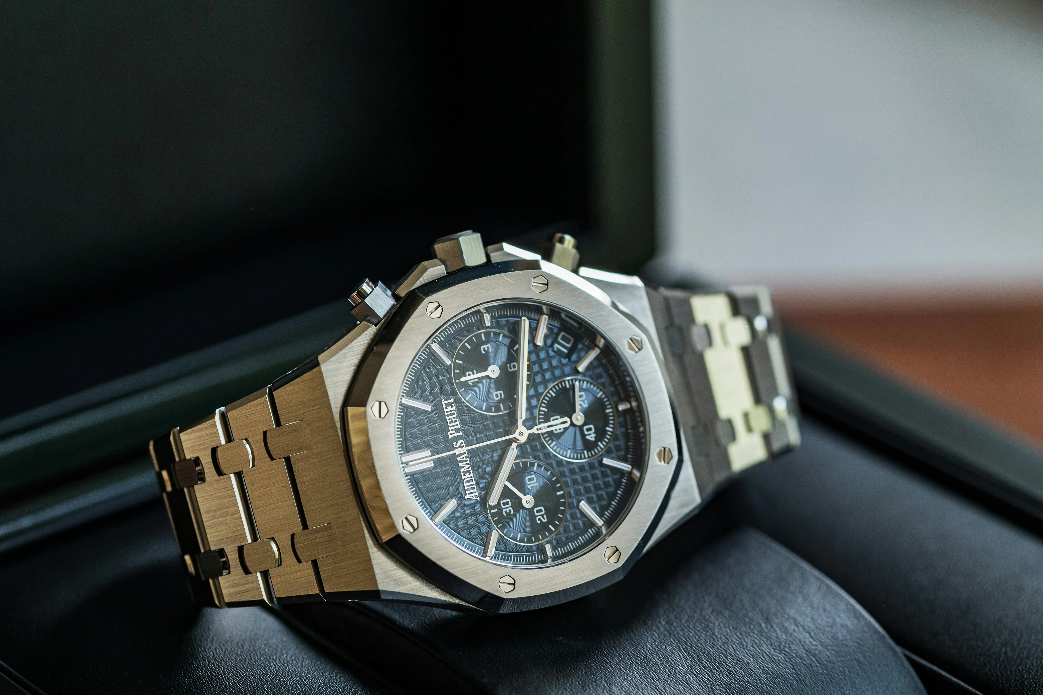 Audemars Piguet Royal Oak 26240ST.OO.1320ST.05 41mm Stainless steel Blue 3