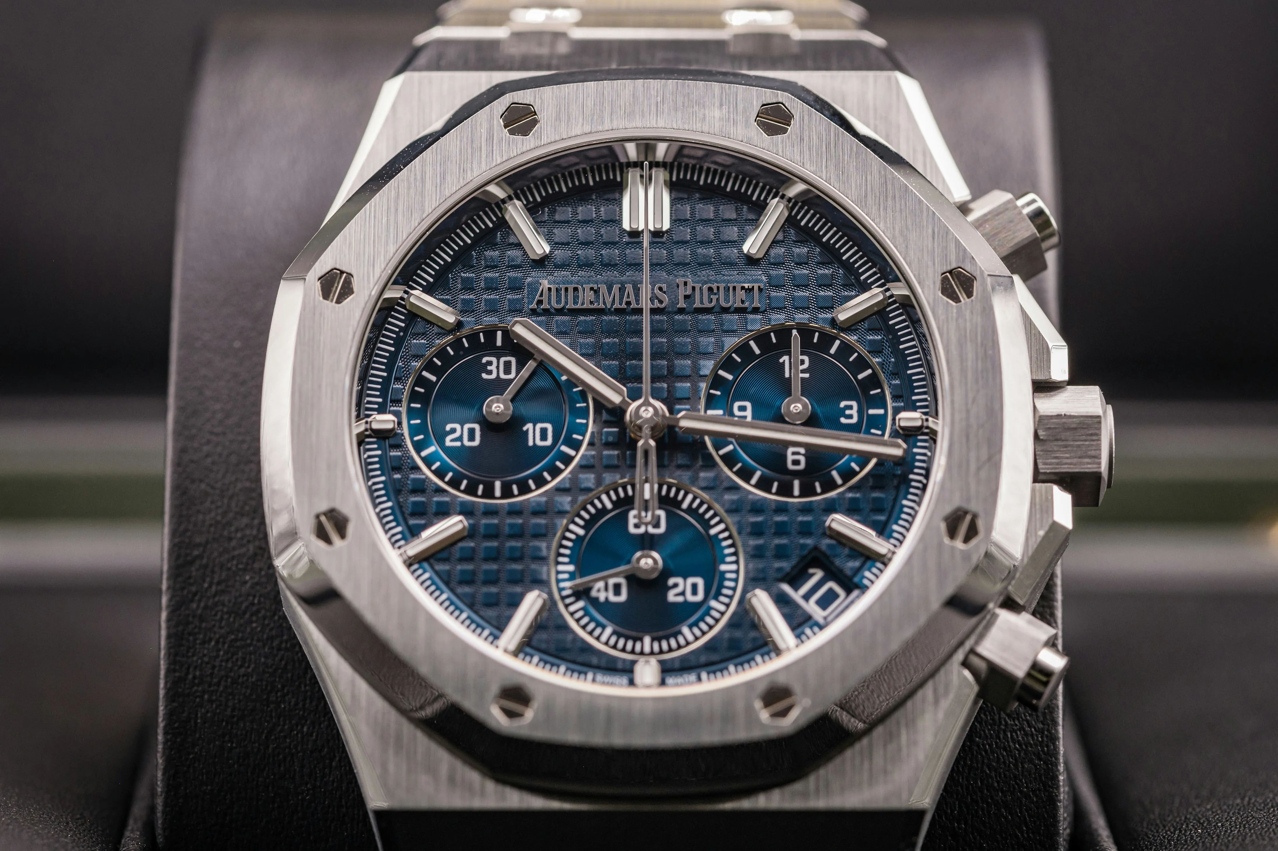 Audemars Piguet Royal Oak 26240ST.OO.1320ST.05 41mm Stainless steel Blue 23