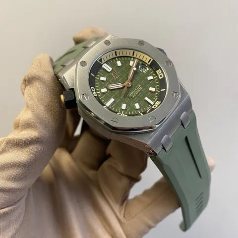 Audemars Piguet Royal Oak Offshore Diver 15720ST.OO.A052CA.01 42mm Stainless steel Green