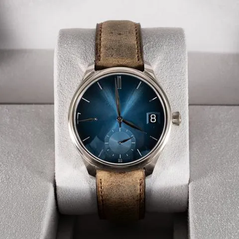 H. Moser & Cie. Endeavour 1341-0207 White gold Blue 4