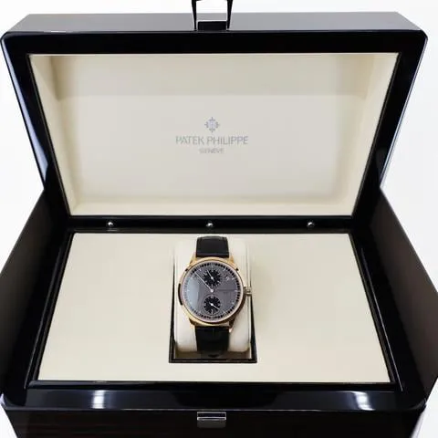 Patek Philippe Annual Calendar Regulator 5235/50R-001 40.5mm Rose gold Black