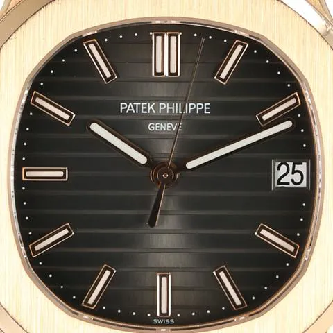 Patek Philippe Nautilus 5711R-001 40mm Rose gold Gray 2