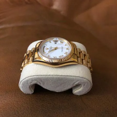 Rolex Day-Date 36 118238 36mm Yellow gold White