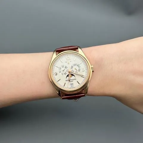 Patek Philippe Annual Calendar 5146R-001 39mm Rose gold Beige 5