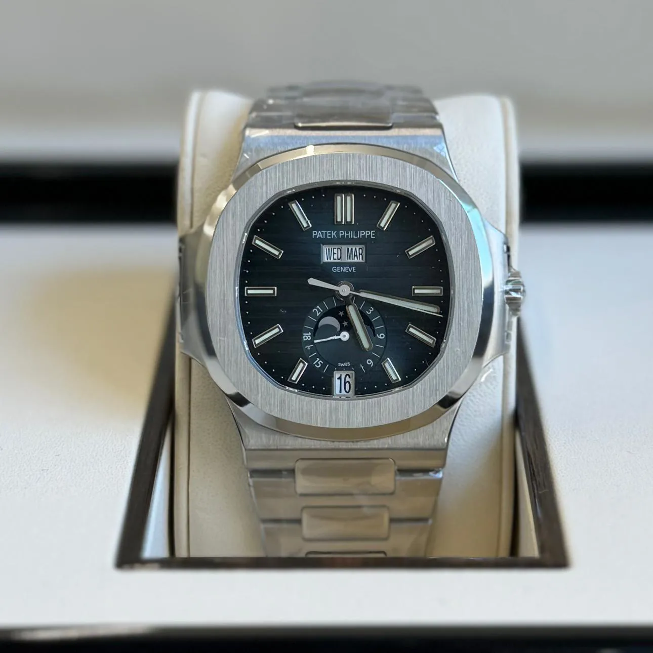 Patek Philippe Nautilus 5726/1A-014 40.5mm Stainless steel Blue