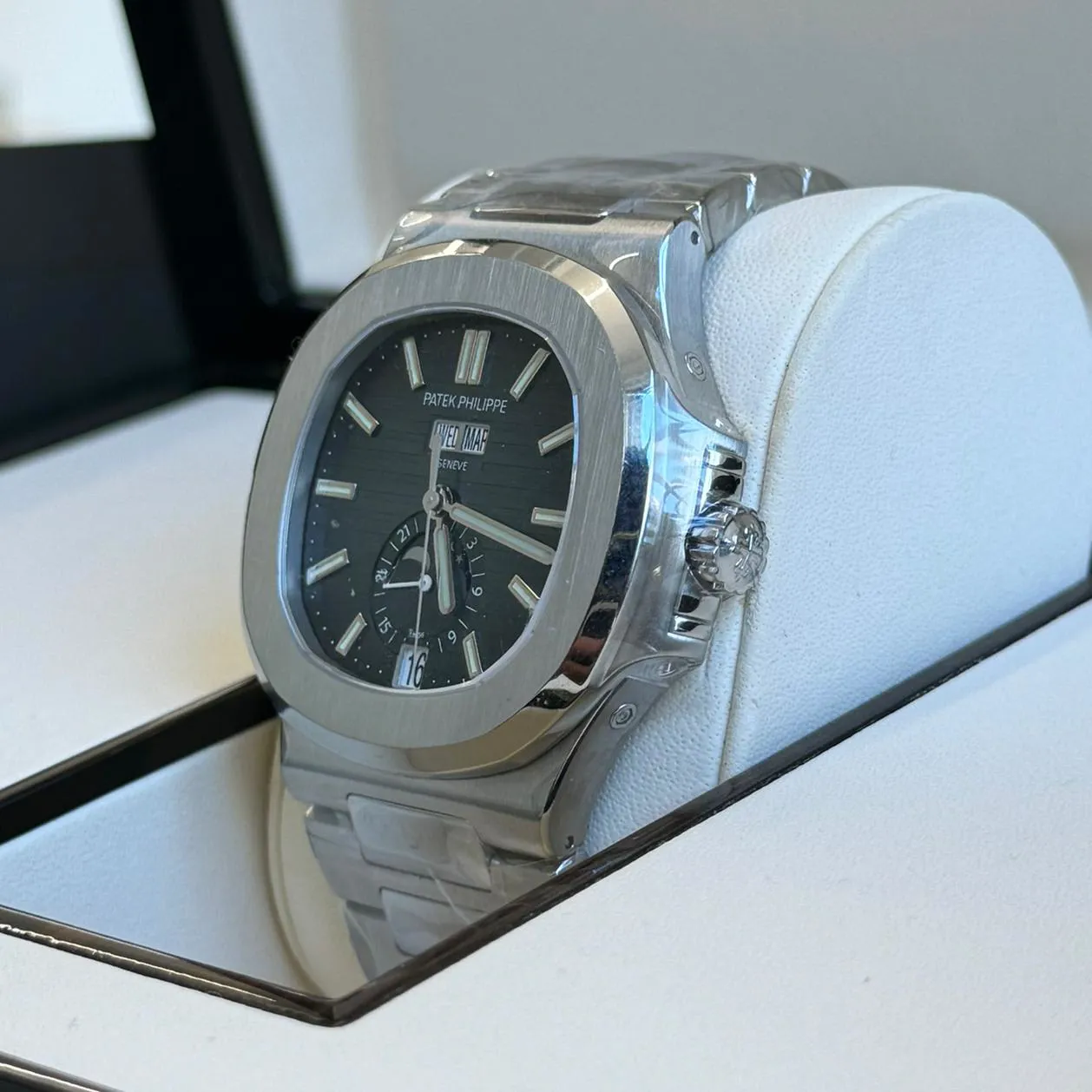 Patek Philippe Nautilus 5726/1A-014 40.5mm Stainless steel Blue 1