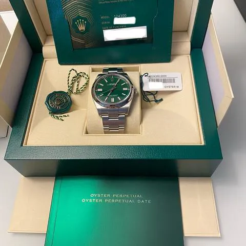 Rolex Oyster Perpetual 41 124300 41mm Stainless steel Green 2