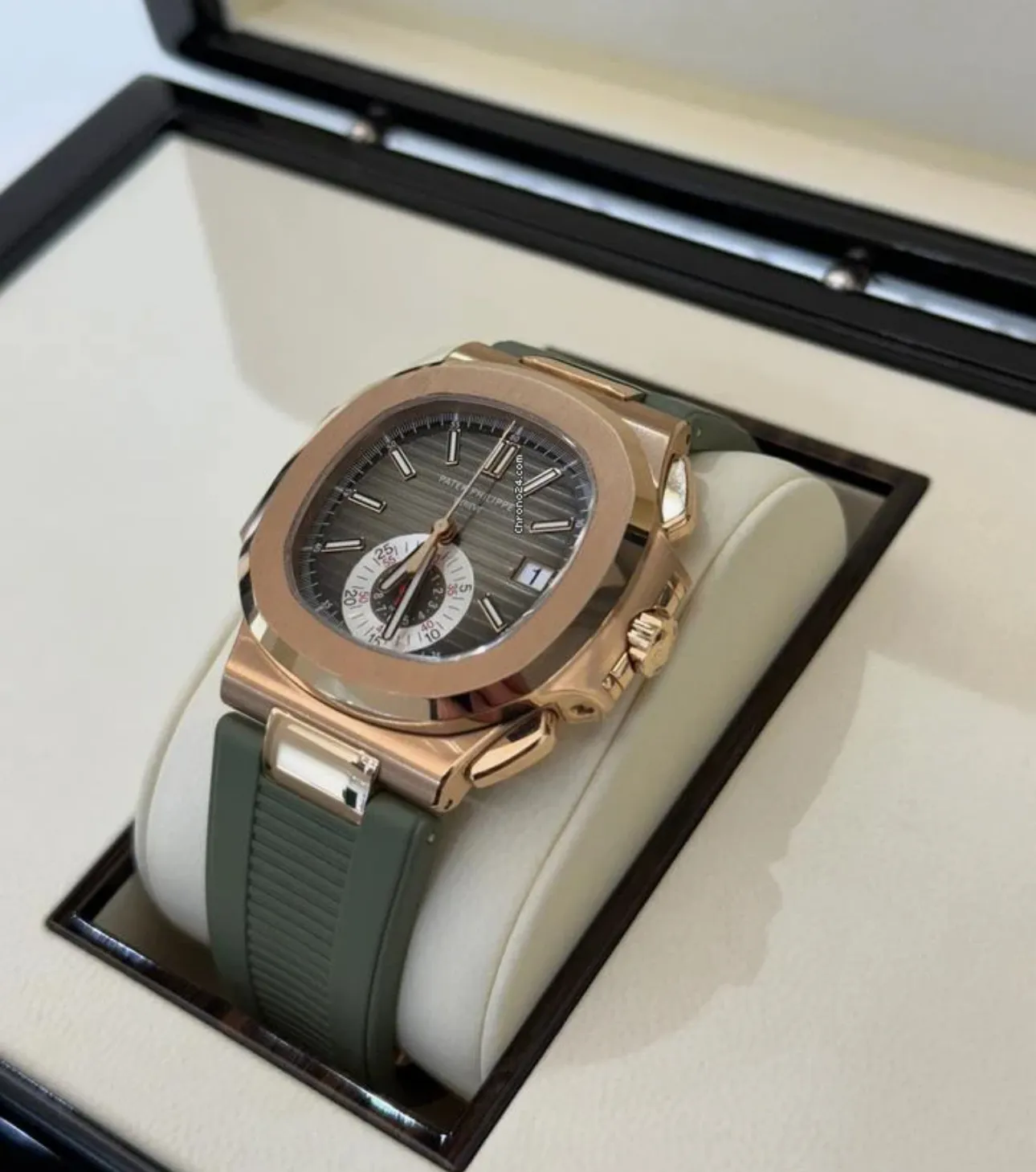 Patek Philippe Nautilus 5980R-001 Brown 4