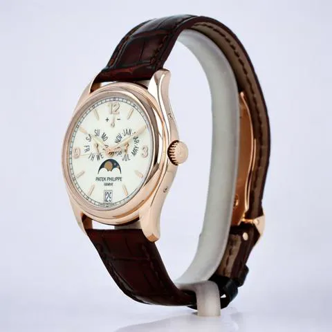 Patek Philippe Annual Calendar 5146R-001 39mm Rose gold Beige 2