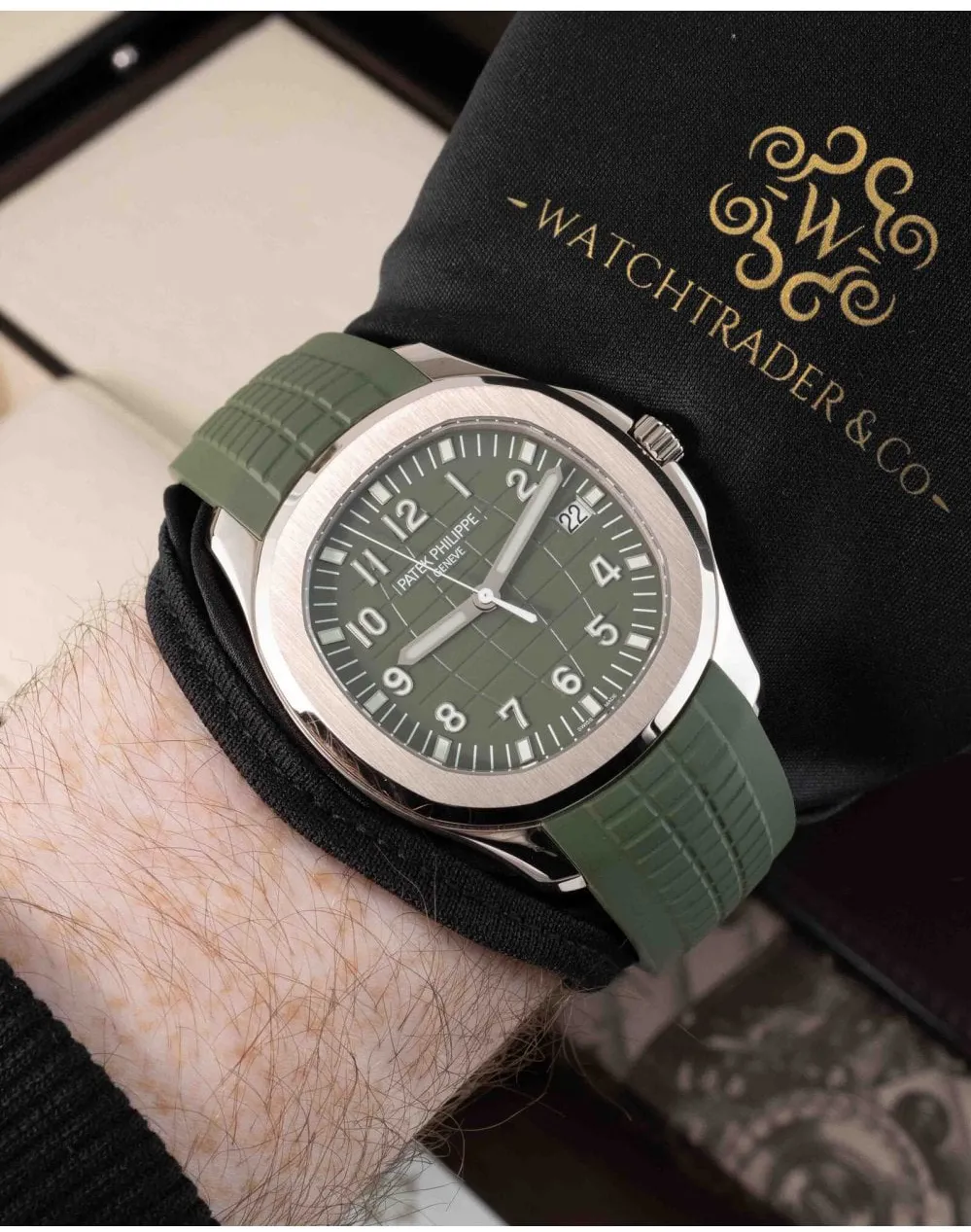 Patek Philippe Aquanaut 5168G-010 42mm White gold Green 15