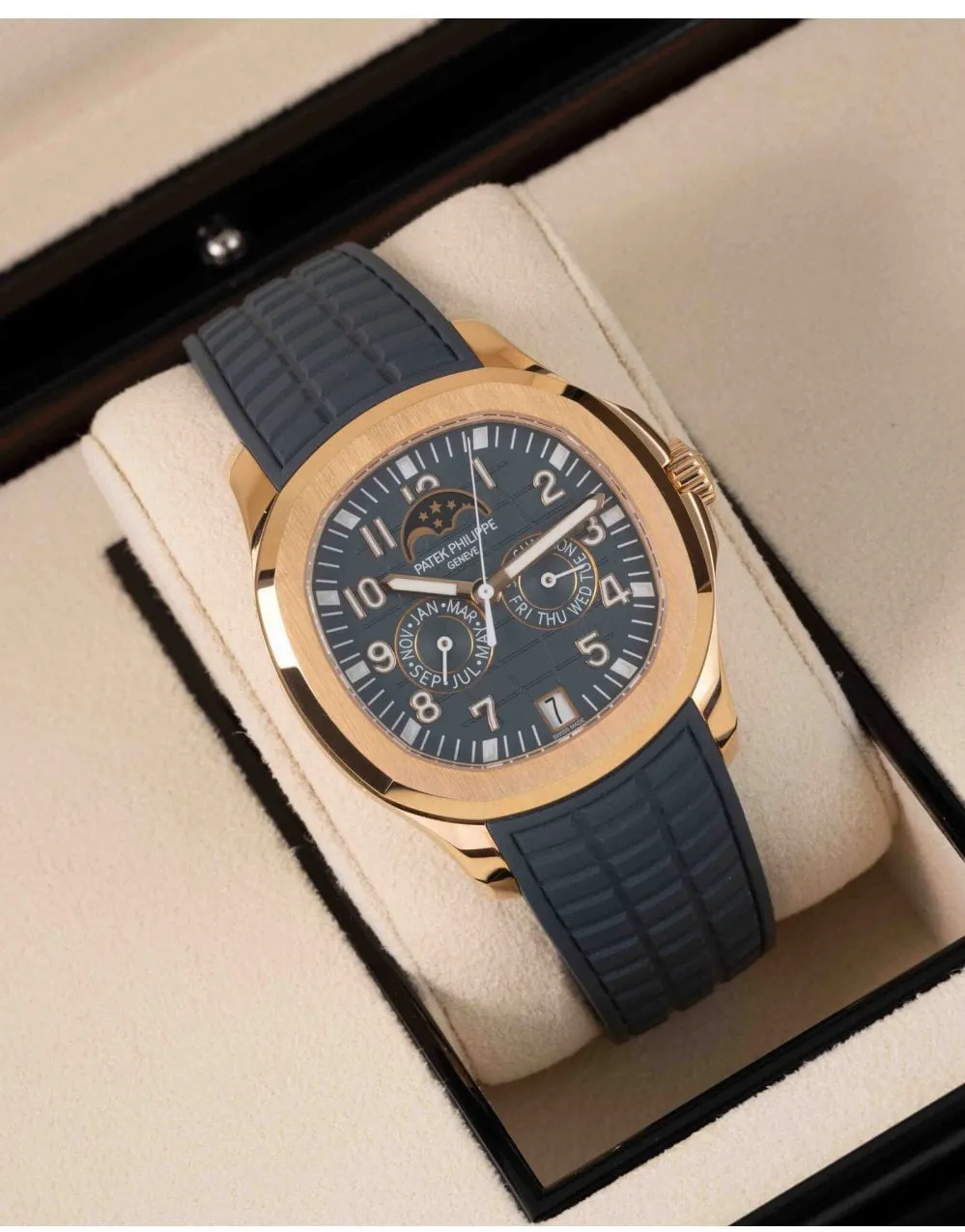 Patek Philippe Aquanaut 5261R-001 40mm Rose gold Blue 13