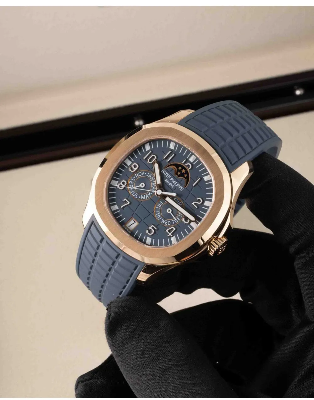 Patek Philippe Aquanaut 5261R-001 40mm Rose gold Blue 14