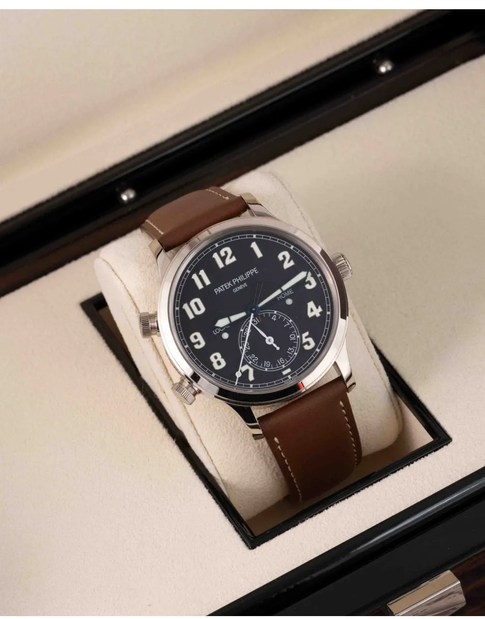 Patek Philippe Calatrava Pilot Travel Time 5524G-001 42mm White gold Blue 12