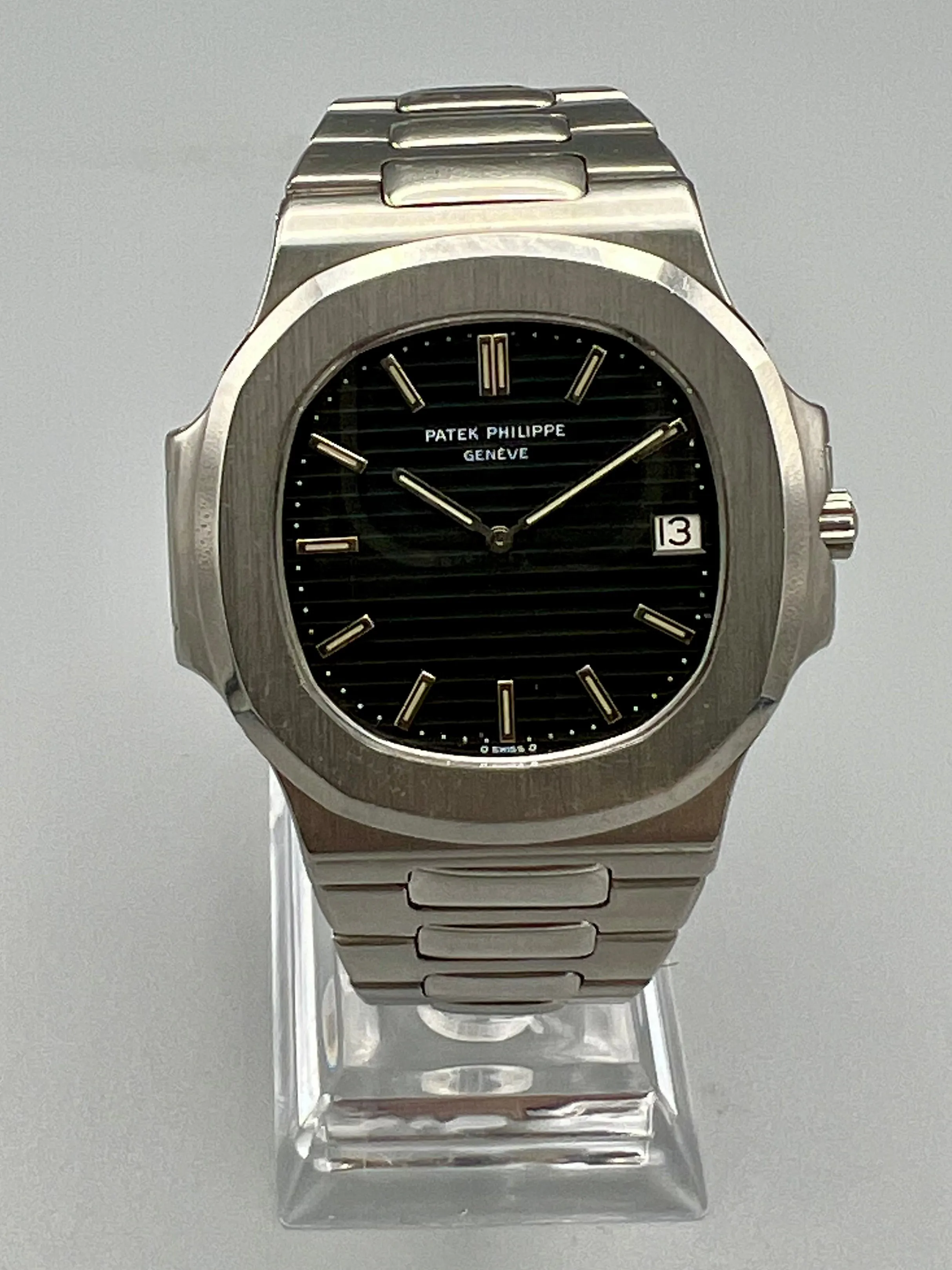 Patek Philippe Nautilus 3700/1A 40mm Stainless steel Blue 1