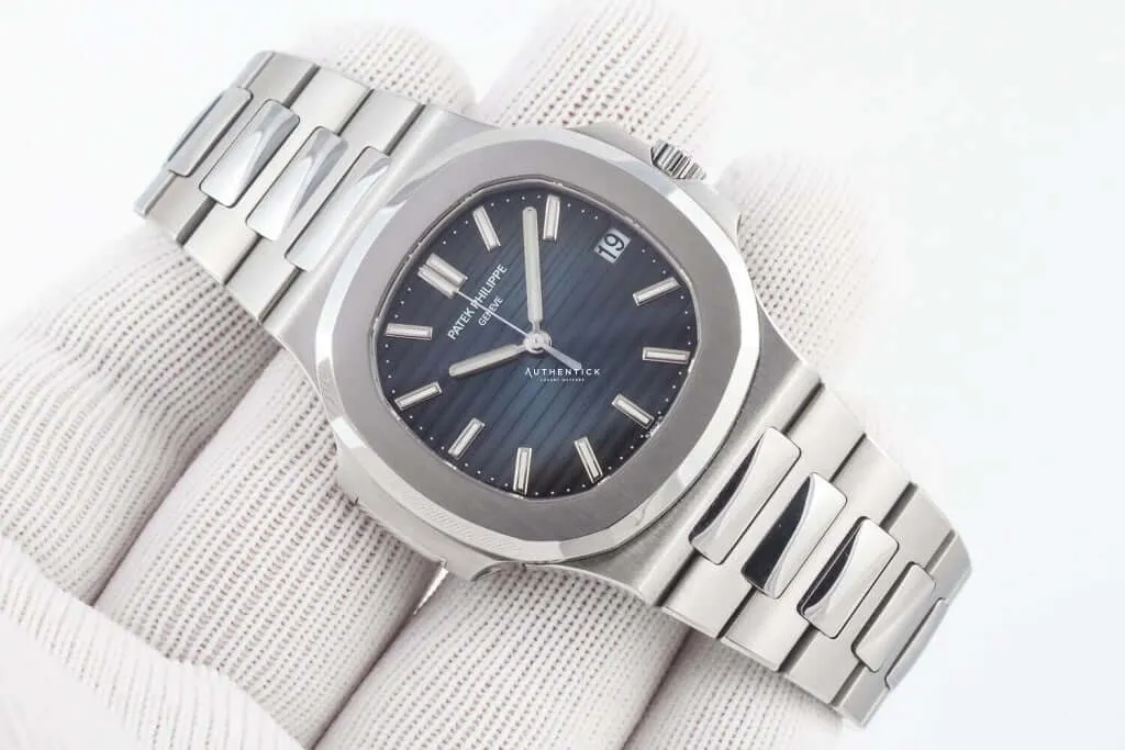 Patek Philippe Nautilus 5711/1A-010 40mm Stainless steel Blue 2