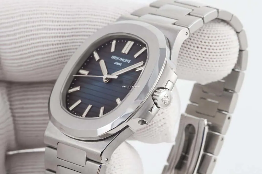 Patek Philippe Nautilus 5711/1A-010 40mm Stainless steel Blue 4