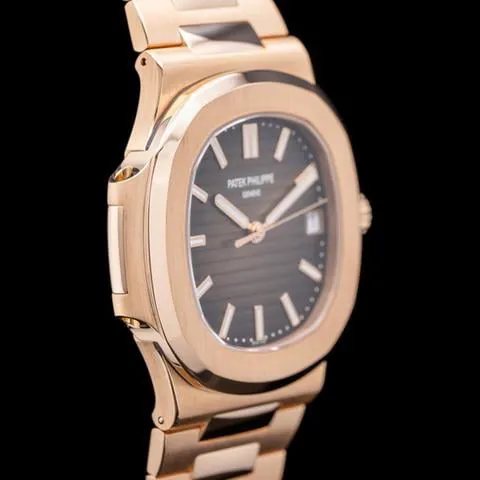 Patek Philippe Nautilus 5711/1R-001 38mm Rose gold Brown 1