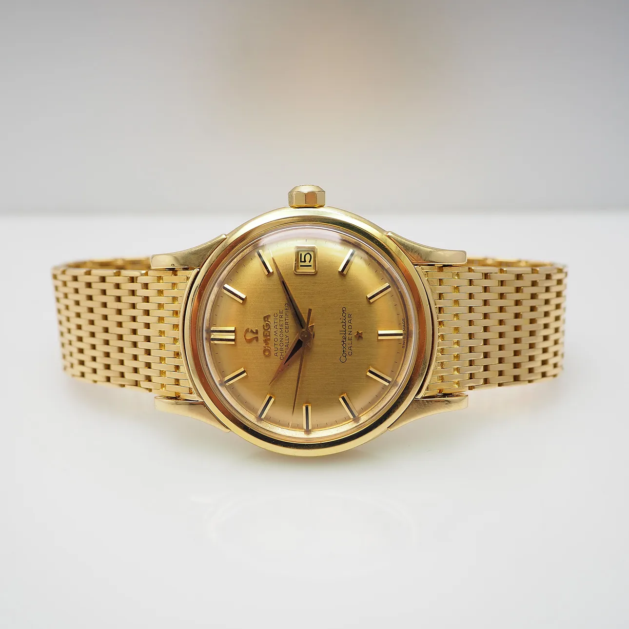 Omega Constellation Calendar 2954 35mm Yellow gold