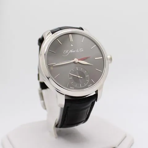 H. Moser & Cie. 326.134-003 34mm Platinum Gray 2