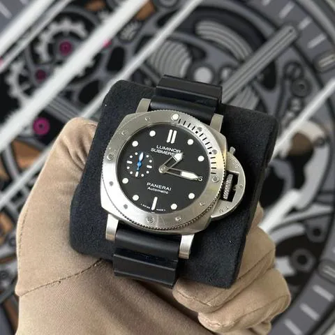 Panerai Submersible PAM 00682 42mm Stainless steel Black 1