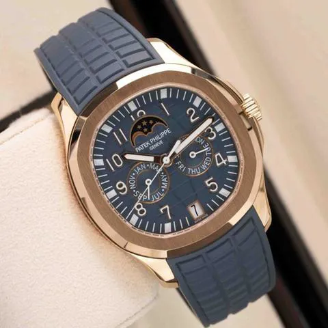 Patek Philippe Aquanaut 5261R-001 40mm Rose gold Blue 11