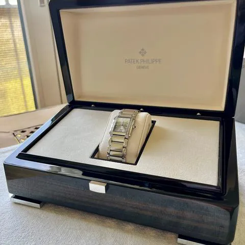 Patek Philippe Twenty~4 4910/10 25mm Stainless steel Gray 2