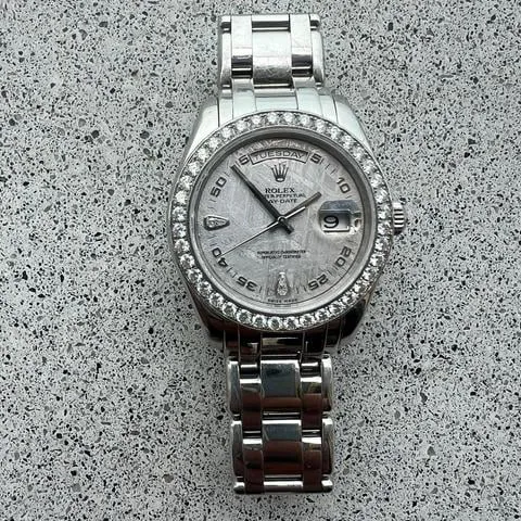 Rolex Day-Date 18946 39mm Platinum Mother-of-pearl