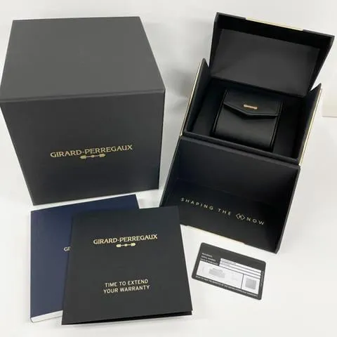 Girard-Perregaux Laureato 81010-32-631-32A 42mm Ceramic Black 6