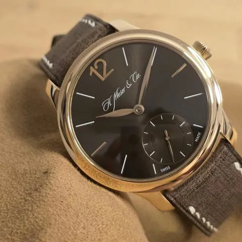 H. Moser & Cie. Endeavour 1321-0102 39mm Rose gold Brown 1