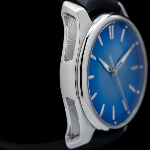 H. Moser & Cie. Pioneer 3200-1217 40mm Stainless steel Blue 2