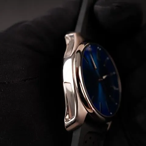 H. Moser & Cie. Pioneer 3200-1217 40mm Stainless steel Blue 3