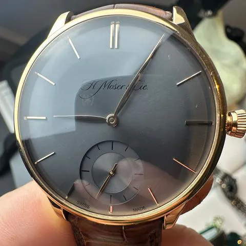 H. Moser & Cie. Venturer 2327-0402 39mm Rose gold Gray 10