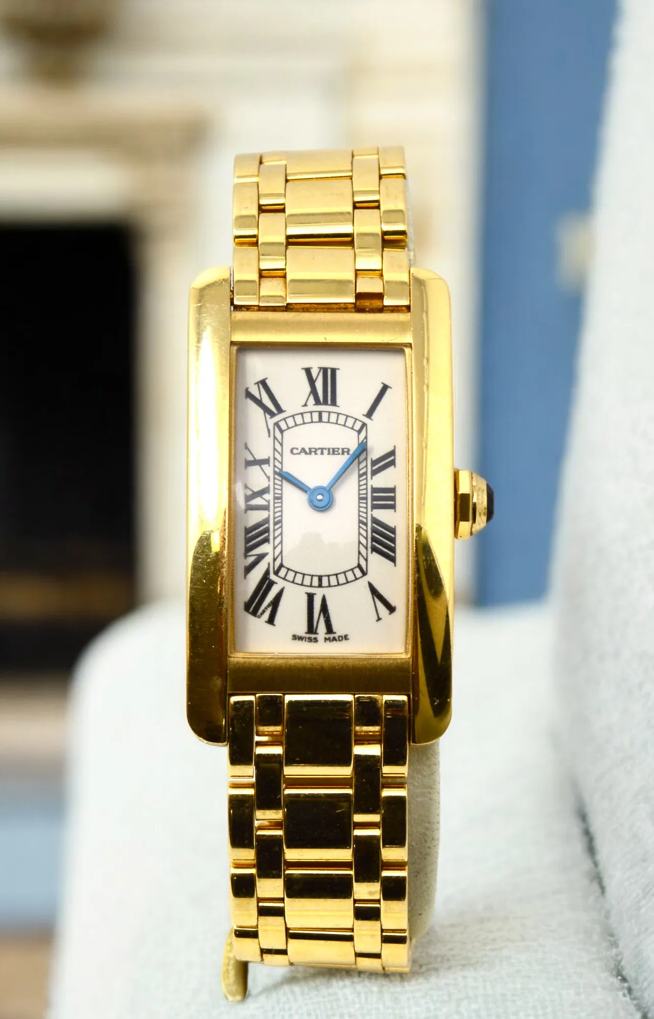 Cartier Tank Américaine W26015K2 35mm 18k yellow gold Ivory