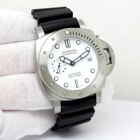 Panerai Submersible PAM02223 42mm Stainless steel White