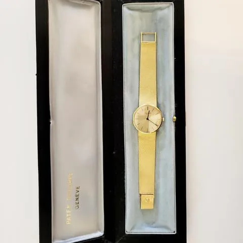 Patek Philippe Calatrava 3513/1 30mm Yellow gold Gold 3