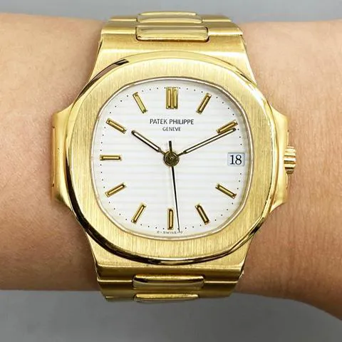 Patek Philippe Nautilus 3800/1J 38mm Yellow gold White 7