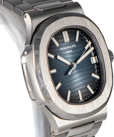 Patek Philippe Nautilus 5711/1A-010 40mm Stainless steel Blue 2