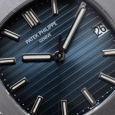 Patek Philippe Nautilus 5711/1A-010 40mm Stainless steel Blue 2