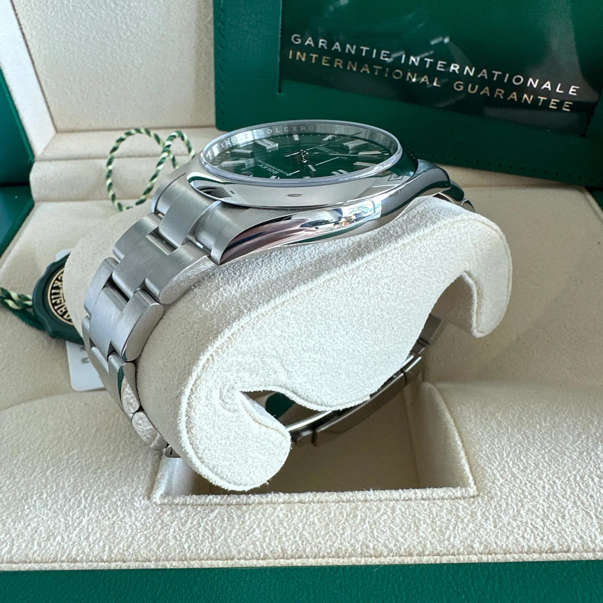 Rolex Oyster Perpetual 124300-0005 41mm Oystersteel Green 2