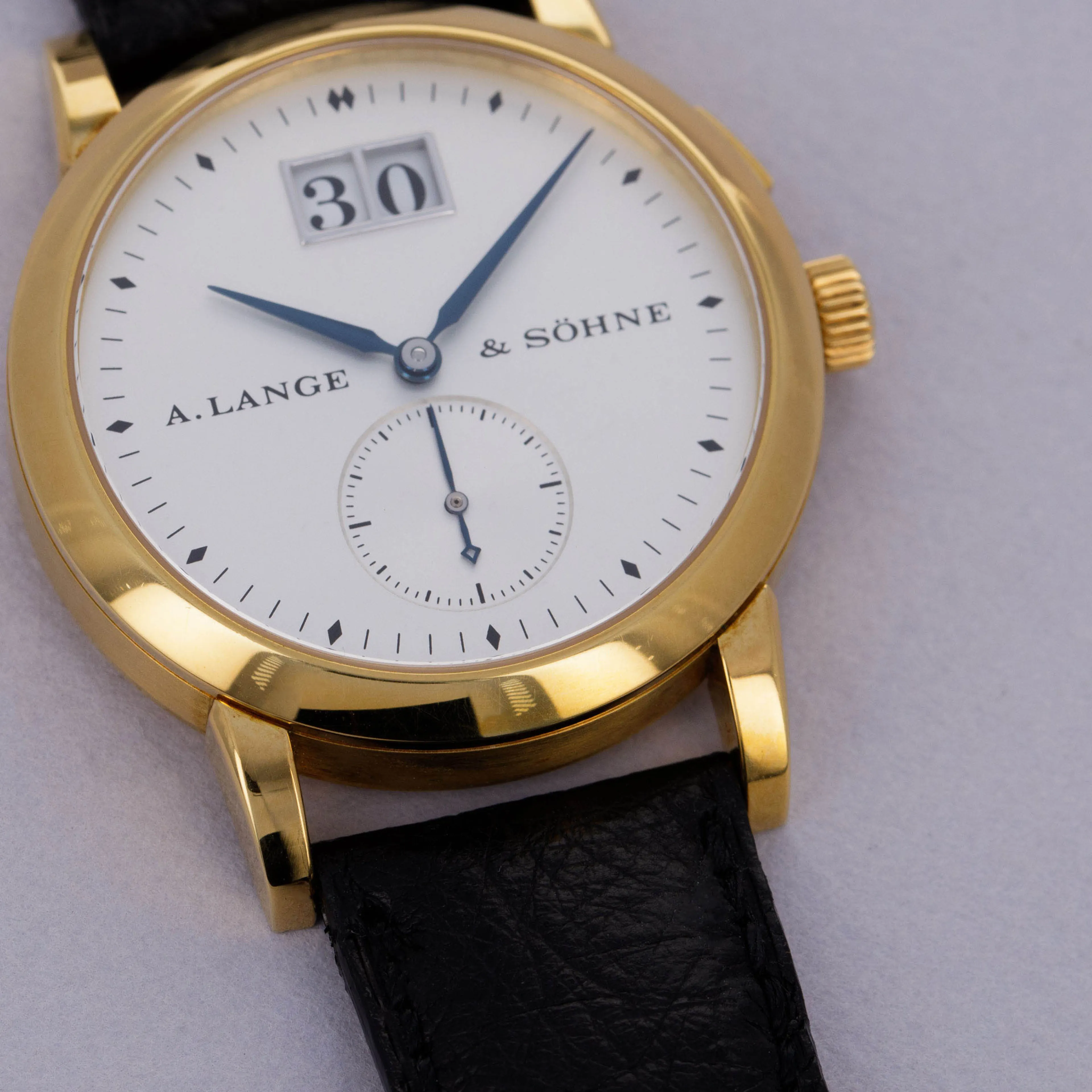 A. Lange & Söhne Saxonia 105.022 34mm 18k yellow gold Silver 1