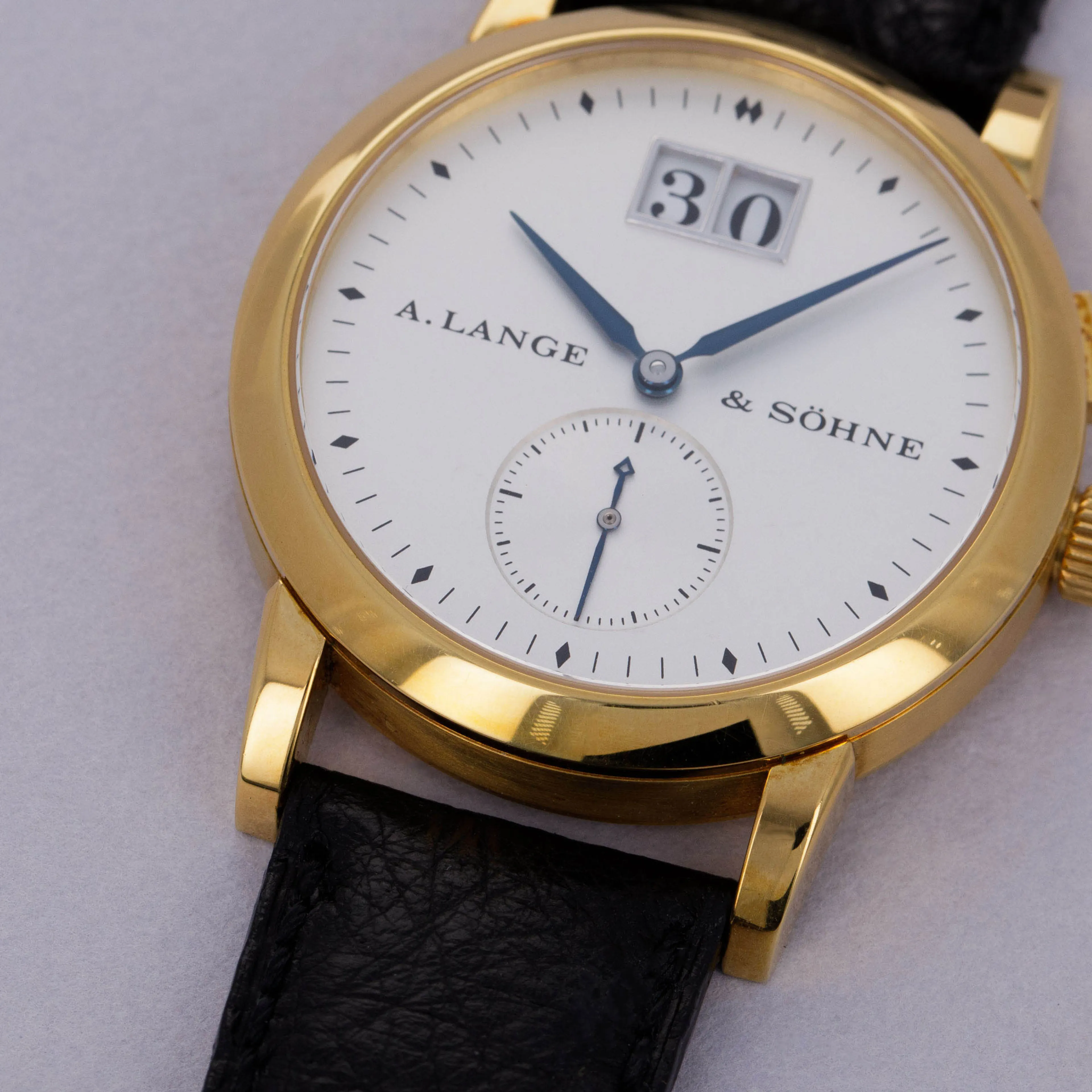 A. Lange & Söhne Saxonia 105.022 34mm 18k yellow gold Silver 2