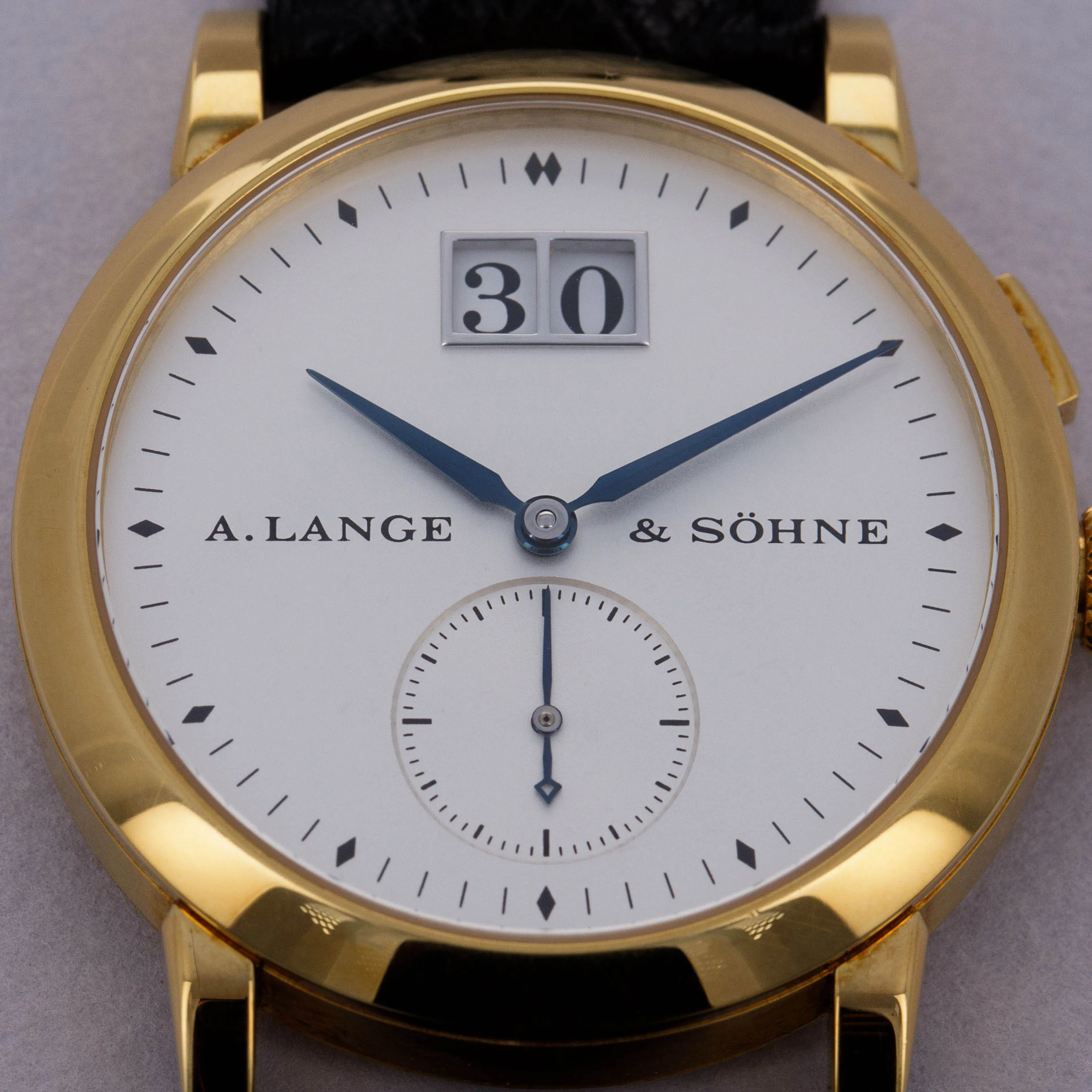 A. Lange & Söhne Saxonia 105.022 34mm 18k yellow gold Silver 11